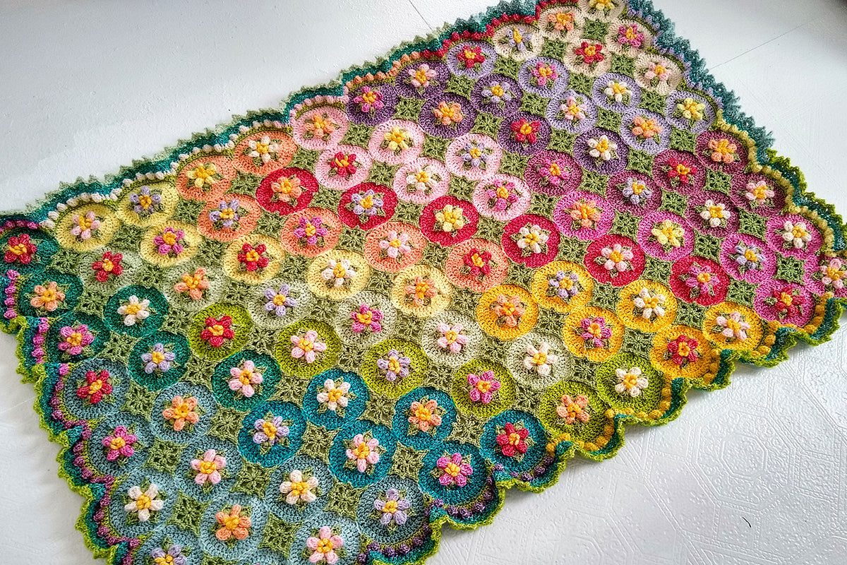 Scheepjes Macaroon Blossom Throw Kit - Extra Image
