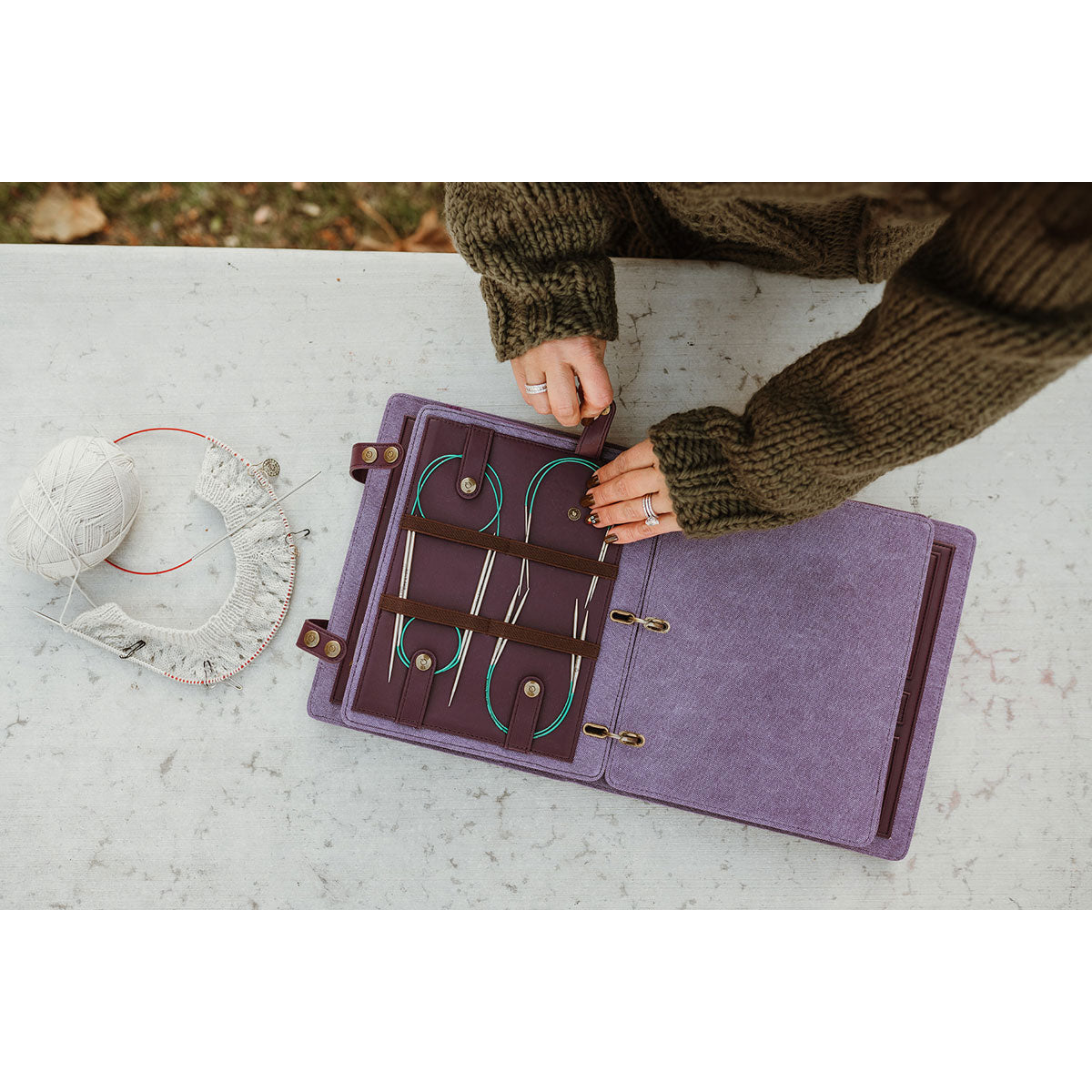 della Q Hook & Needle Notebook - Plum - Extra Image