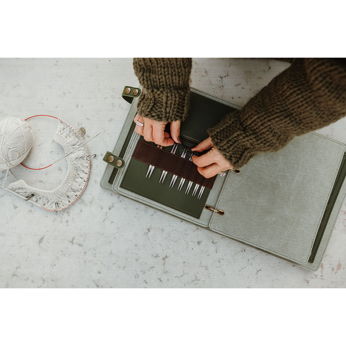 della Q Hook & Needle Notebook - Sage - Extra Image
