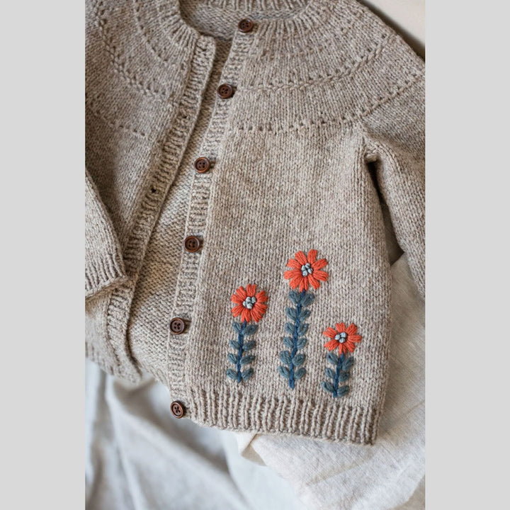 Laine Magazine Judit Gummlich Books - Embroidery on Knits - Extra Image