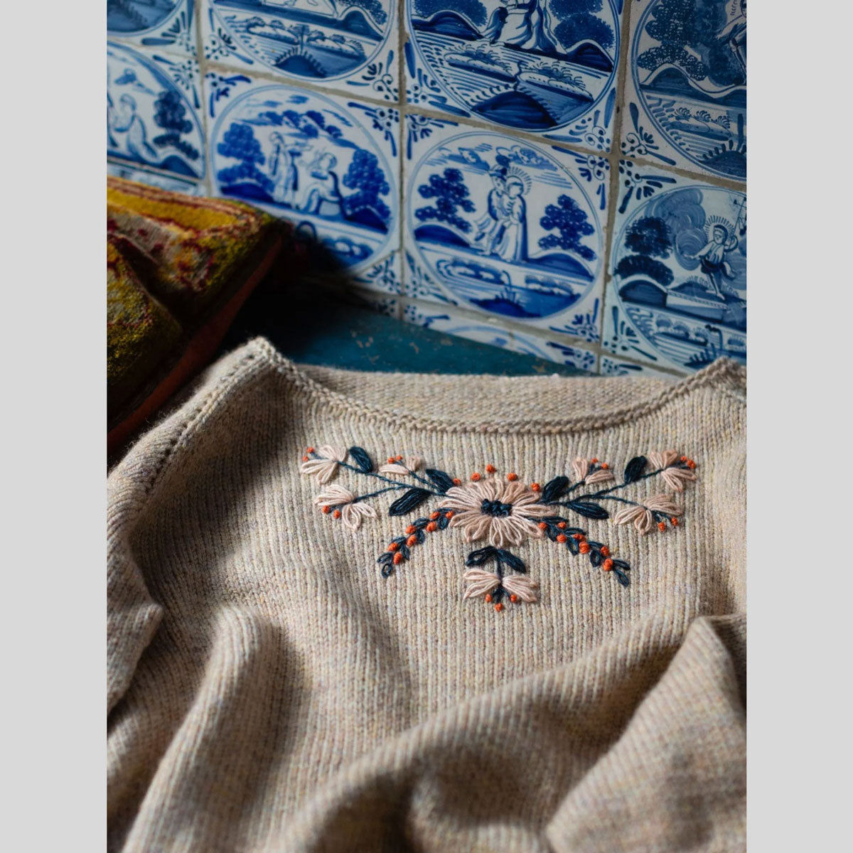 Laine Magazine Judit Gummlich Books - Embroidery on Knits - Extra Image
