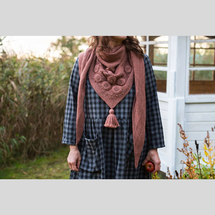 Laine Magazine Judit Gummlich Books - Embroidery on Knits - Extra Image