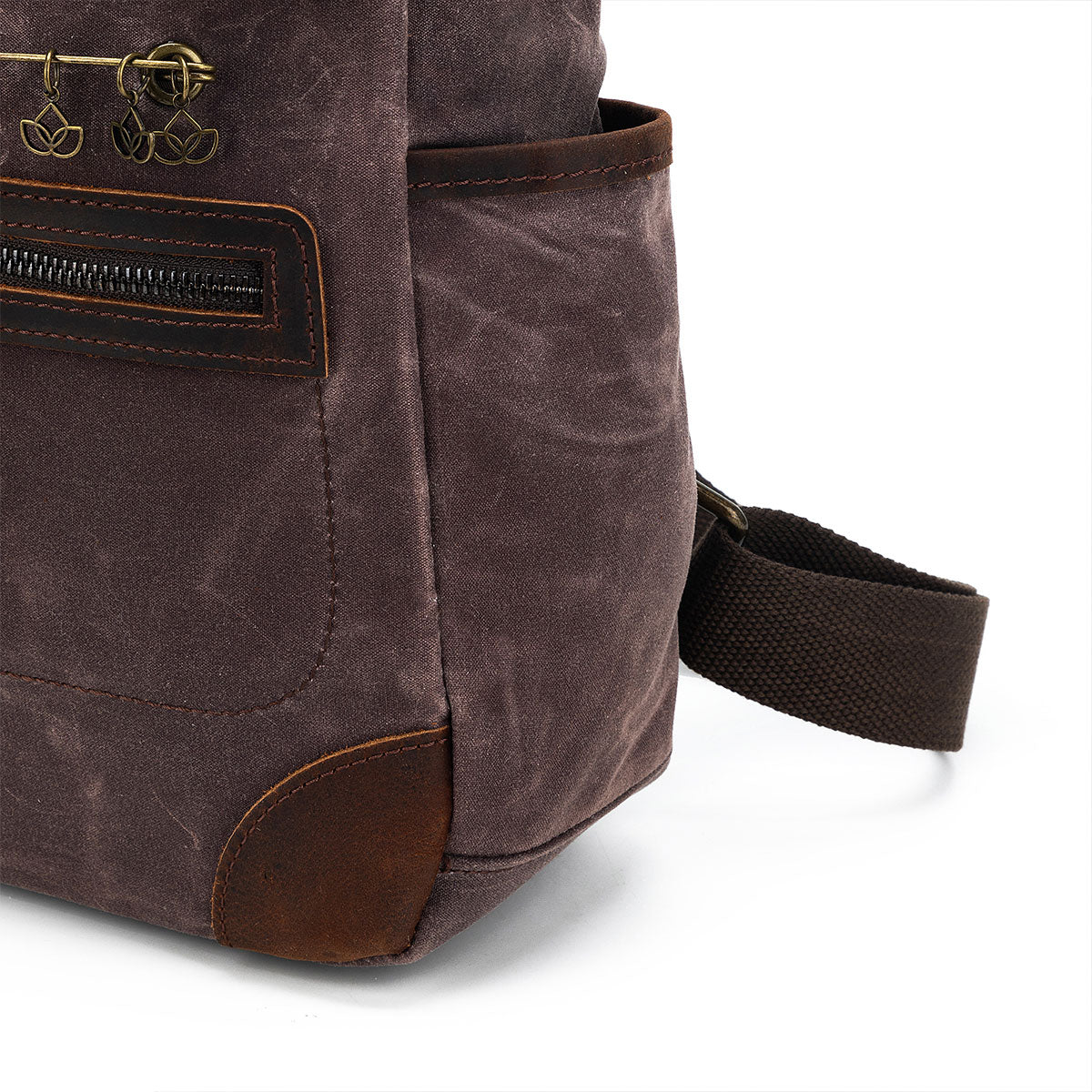 della Q Maker's Midi Backpack - Cocoa - Extra Image