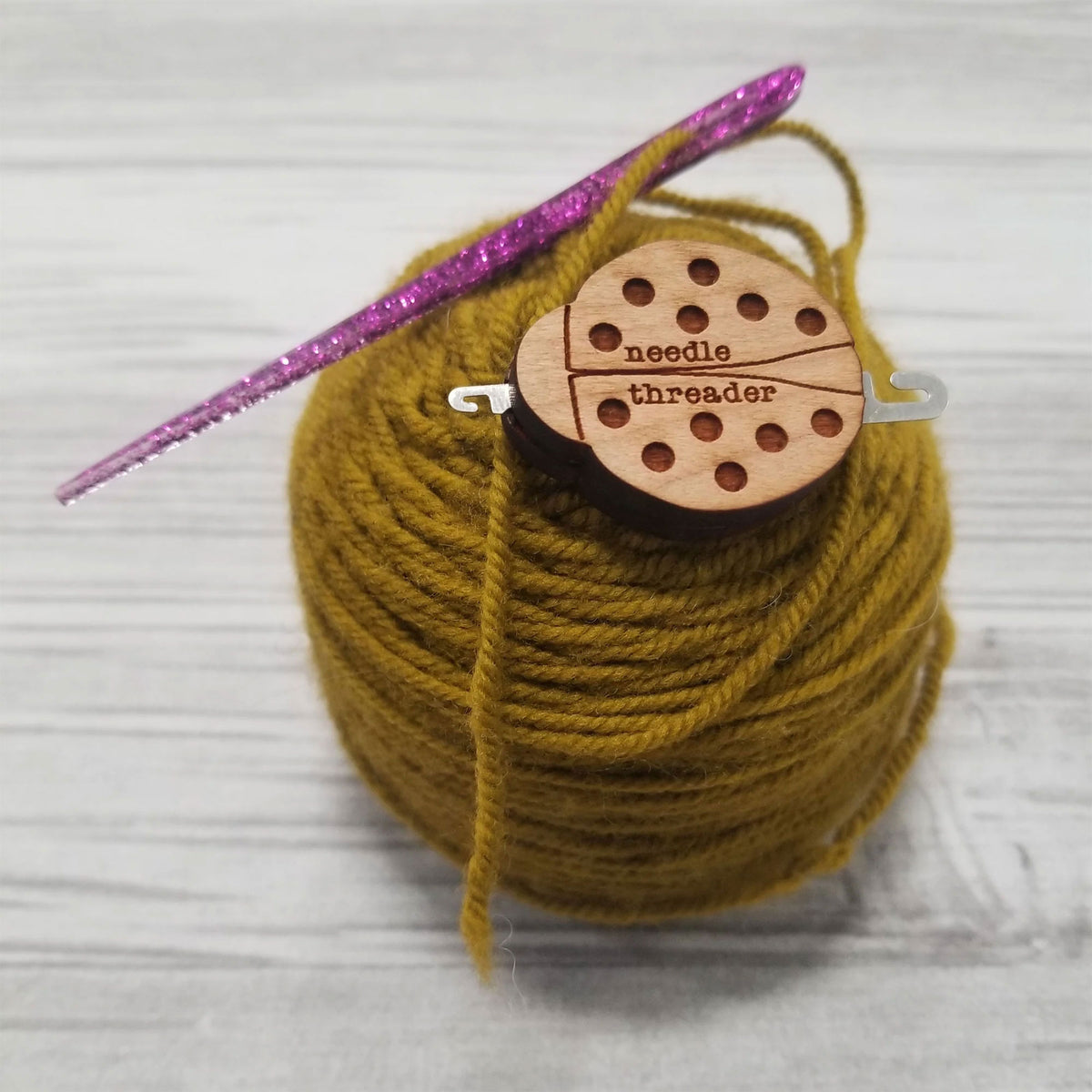 Katrinkles Needle Threader - Ladybug - Zoom Image
