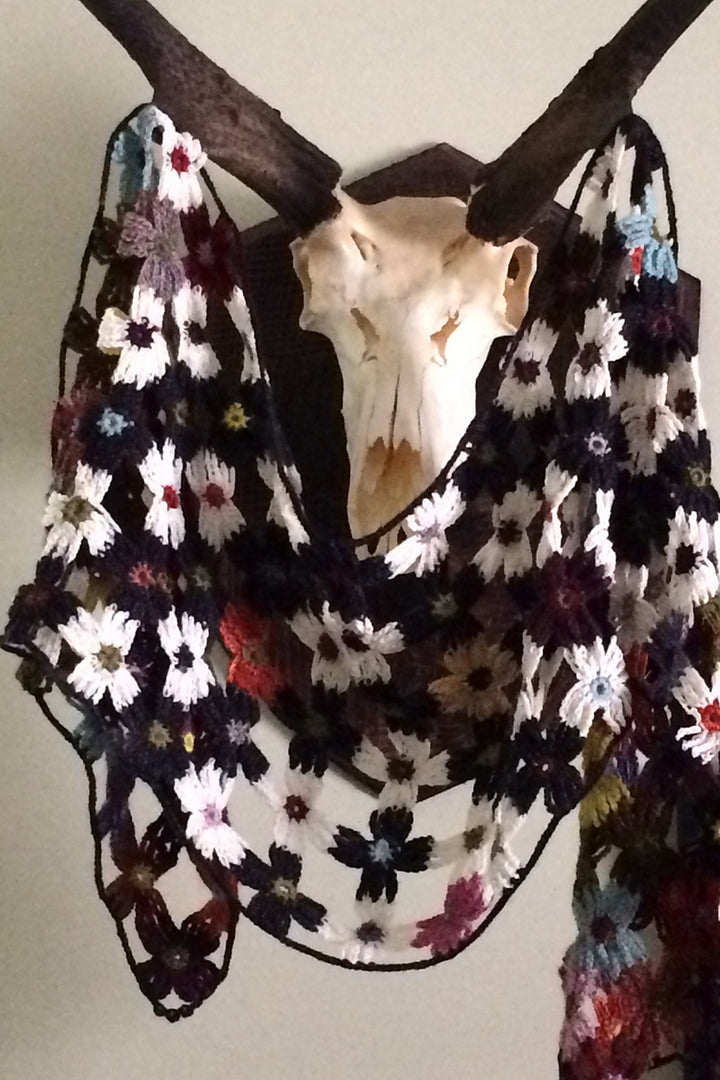 Madelinetosh Florescence Scarf Kit - Extra Image