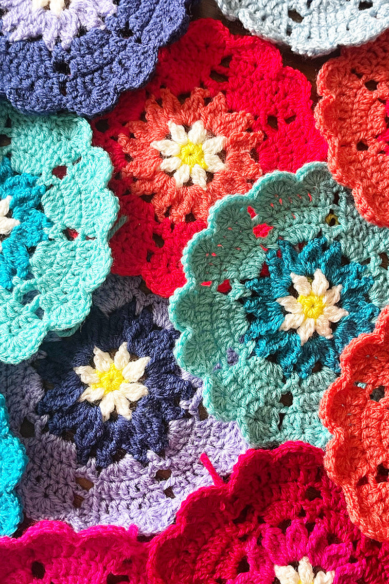 Scheepjes Hearts In Bloom Blanket Kit - Extra Image
