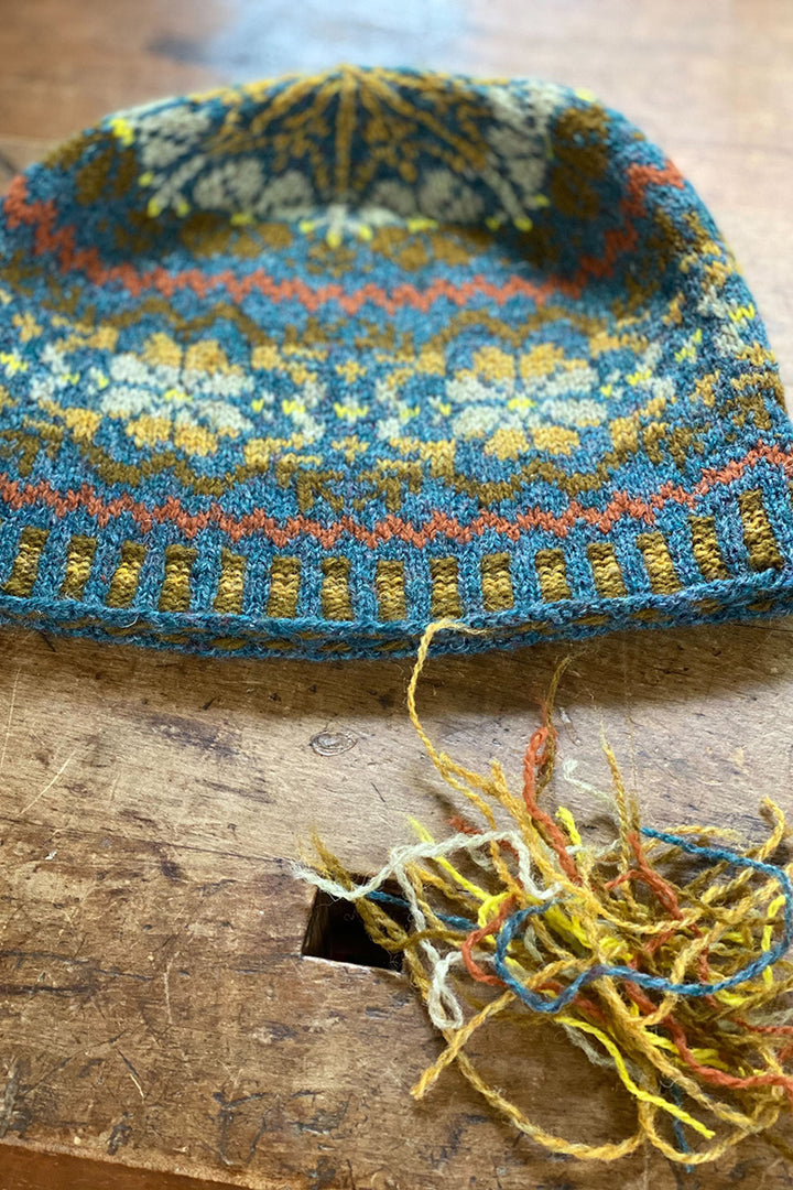 Jamieson's of Shetland Buggiflooer Beanie Kit - Extra Image