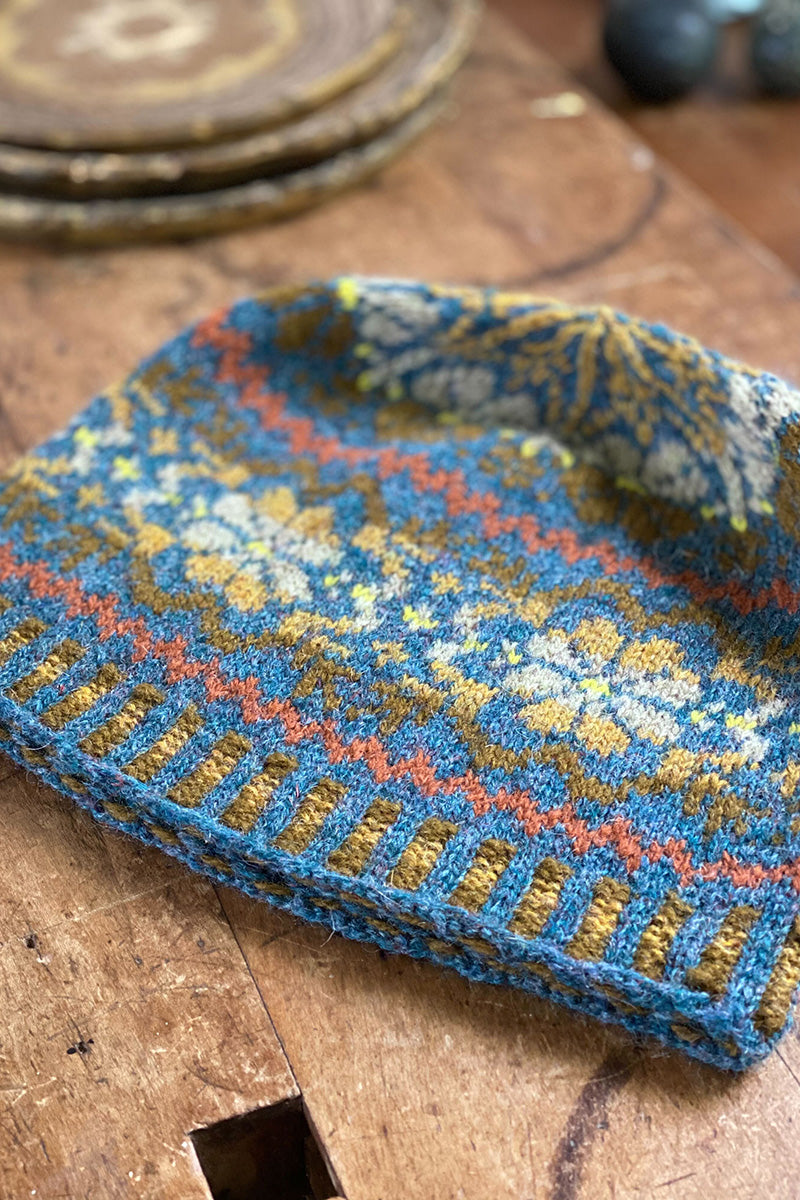 Jamieson's of Shetland Buggiflooer Beanie Kit - Extra Image