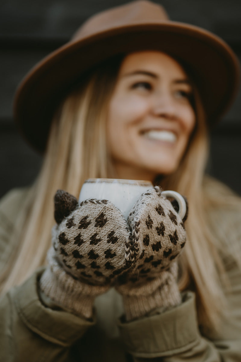 Yarn Citizen Palm of Hearts Mittens Kit - Extra Image
