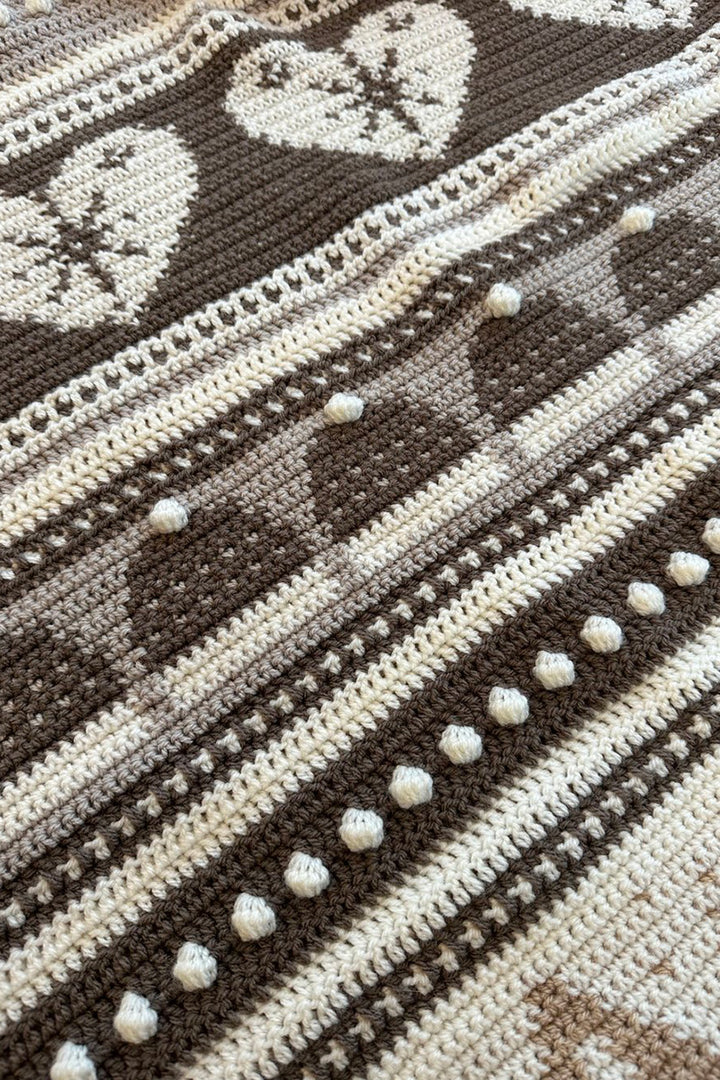 Hayfield Cosy Winter Wishes Blanket Kit - Extra Image