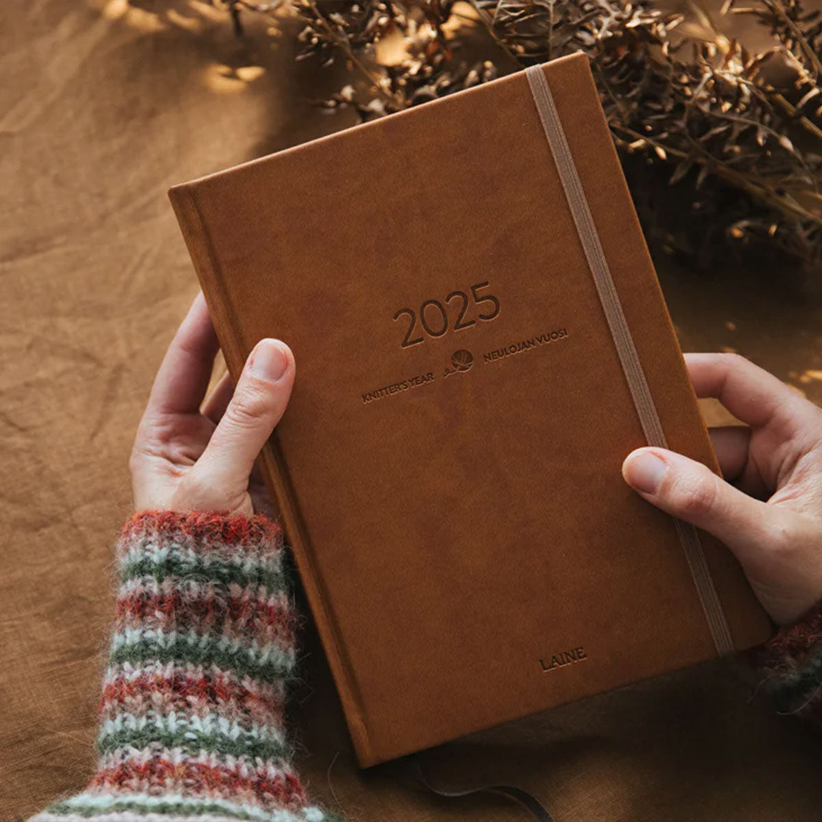 Laine Magazine Laine Yearly Planners - Knitter's Year 2025 Calendar - Extra Image