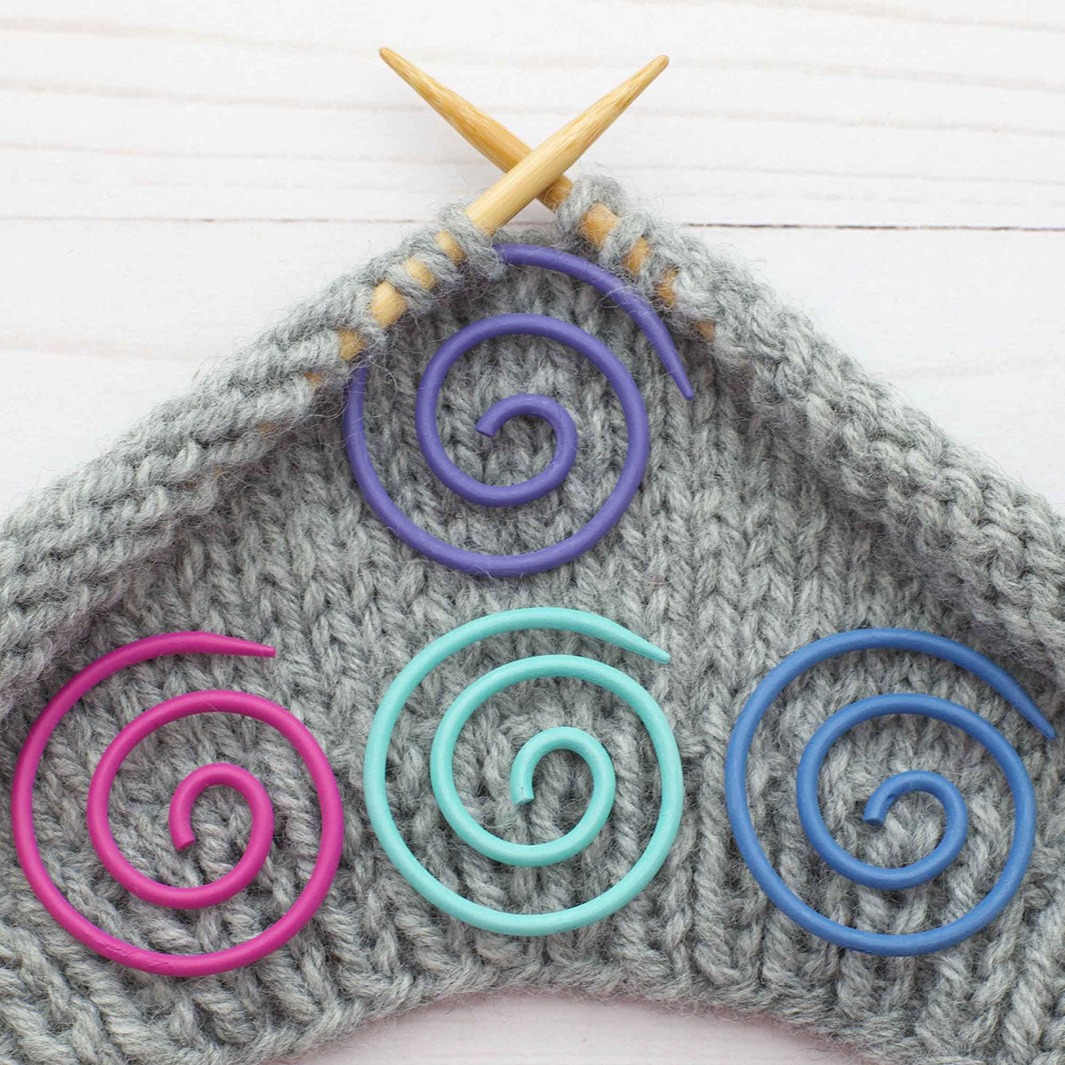 Fox & Pine Stitches Spiral Cable Needle - Purple Spiral - Extra Image