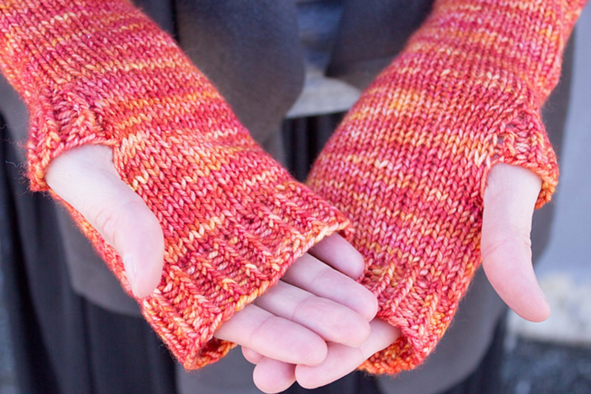 Renegade Knitwear Patterns - Arietis Mitts - PDF Download - Extra Image